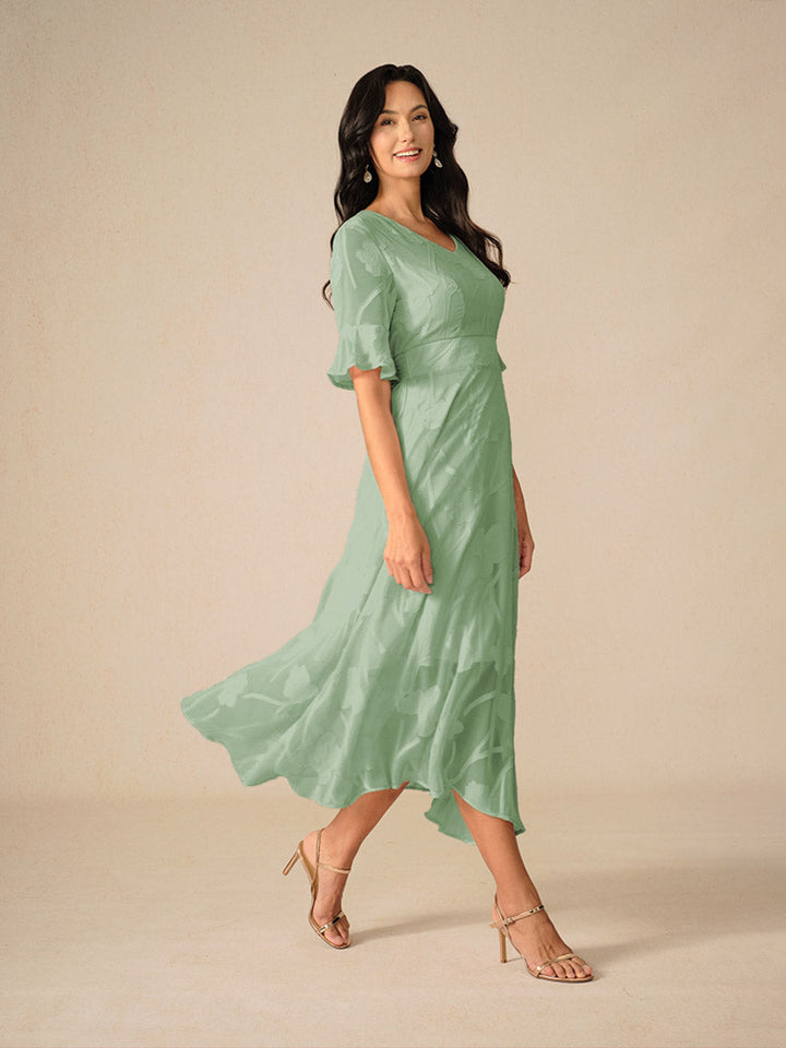 Kyla | Elegant Midi Dress with Flutter Sleeves and Lace Detailing