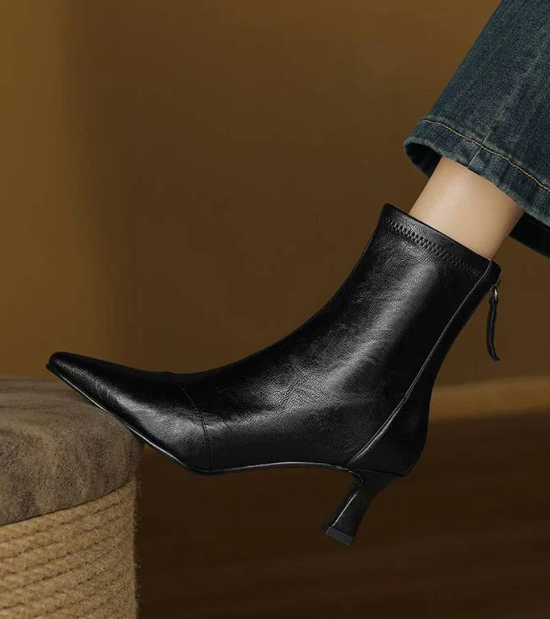 Fulvia | Minimal Leather Ankle Boots with Mid Heel